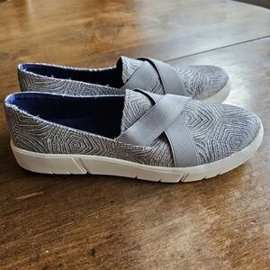 Beartrap Bizzy Slip Ons, Women's Size 9